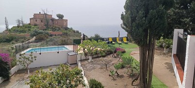 La Torrecica: with Andalusian character and magnificent views of the sea and Sierra Nevada.