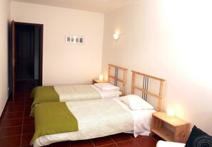 2 bedrooms, iron/ironing board, free WiFi