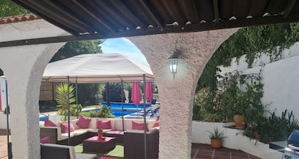 Villa 4 bed/bath with free heated pool ,WiFi and TV Car not essential