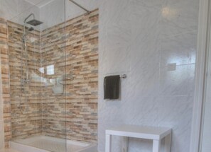 Combined shower/tub, hair dryer, bidet, towels - Villa 4 bed/bath  with free  heated pool ,WiFi and TV Car not essential (Mijas)