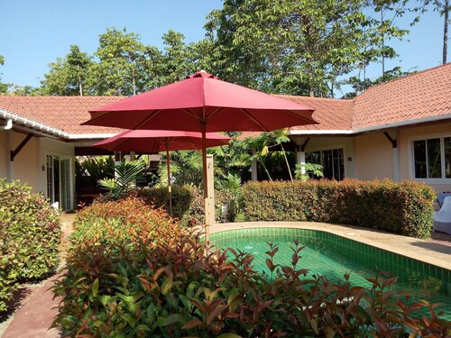 Fully equipped L4/L1 villa/apartment, 250 meters from the sea 