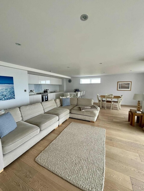 Smart TV, DVD player, video library, stereo