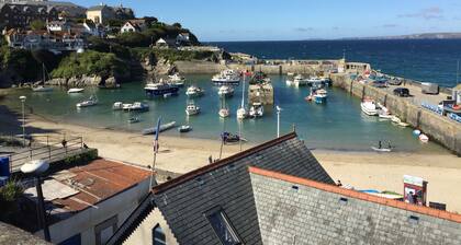 Luxurious 2 bedroom apartment, fabulous views, 3 minute walk from Fistral Beach