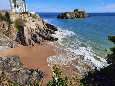 Architect Designed Stunning House, In Quiet And Peaceful Stunning Location 