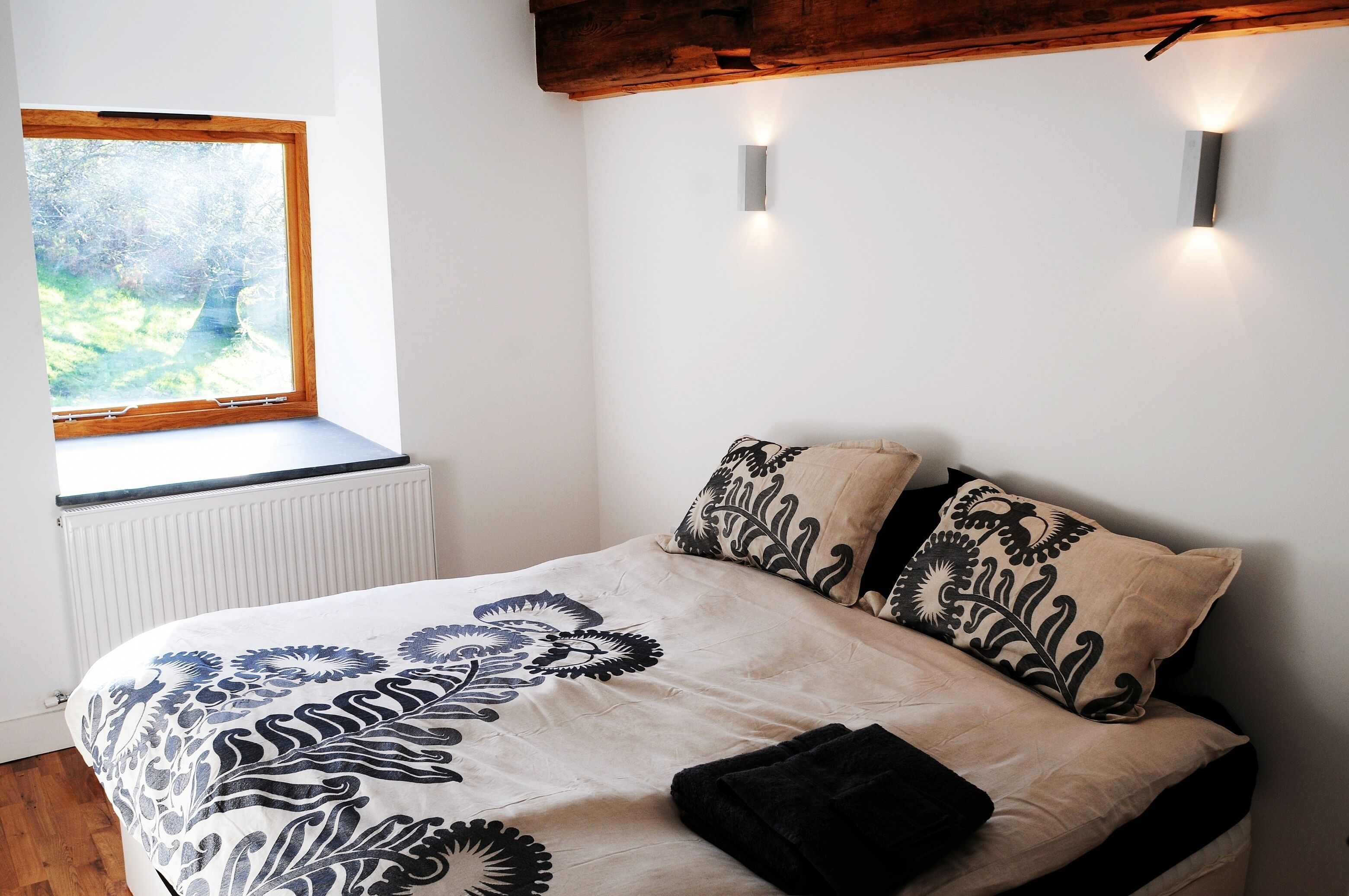 3 bedrooms, travel cot, free WiFi, bed sheets