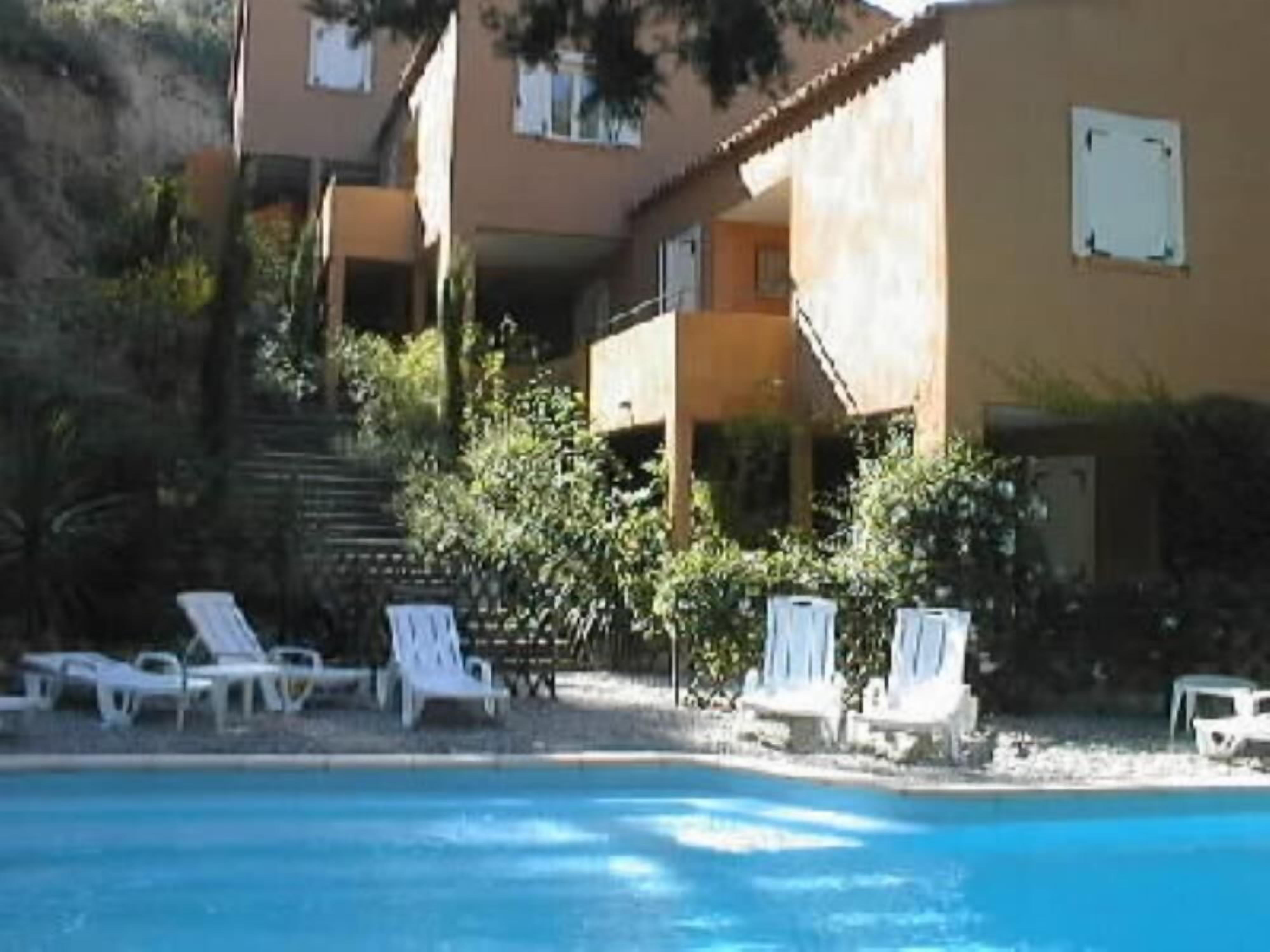 室外游泳池，恒温泳池