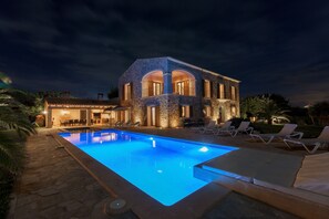 Outdoor pool - MANSION SES OLIVERES - LUXURY VILLA WITH DISTANT SEA-VIEWS AND PRIVATE POOL (S'Horta)