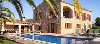 MANSION SES OLIVERES - LUXURY VILLA WITH DISTANT SEA-VIEWS AND PRIVATE POOL