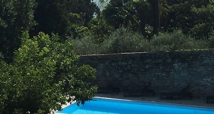 Fabelhafte Villa mit privatem Pool in einem schönen Garten mit Blick auf den See