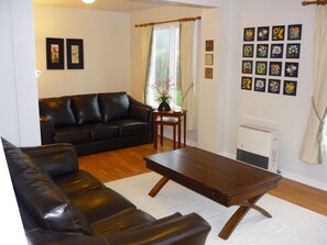 Smart-TV, DVD-Player, Bücher, Videothek