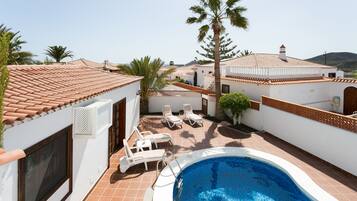 Een verwarmd zwembad