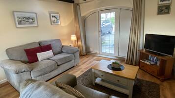 TV connectée, lecteur de DVD, livres