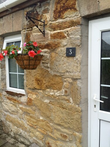 3 Glantraeth Farm Cottage. Pet friendly, ideal base to explore Anglesey.