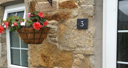 3 Glantraeth Farm Cottage. Pet friendly, ideal base to explore Anglesey.