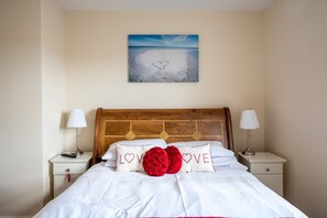 6 slaapkamers, een bureau, een strijkplank/strijkijzer, gratis wifi