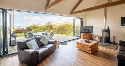 Luxury Holiday Cottage, Beach with Great Sea Views, Broad Haven, Pembrokeshire 