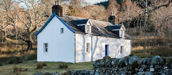 Scottish Highland Holiday Cottage i idyllisk inställning i loch-sidan