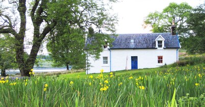 Scottish Highland Holiday Cottage in idyllic loch-side setting