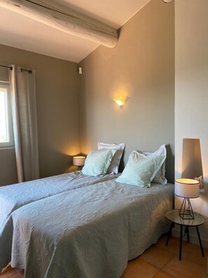 4 bedrooms, iron/ironing board, travel crib, free WiFi