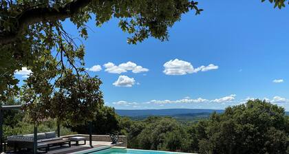 Superb property with heated pool and breathtaking views!