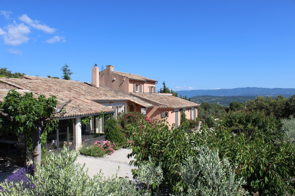 Superb villa very well equipped overlooking the Luberon park