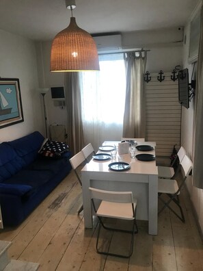 Dining - Casa Margherita a few steps from the sea (Pietrasanta)