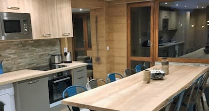 APARTAMENTO CON ENCANTO 96m² PIE DE PISTAS (12/14 pax - 6CH, 5 SDB, 3 WC) VAL THORENS