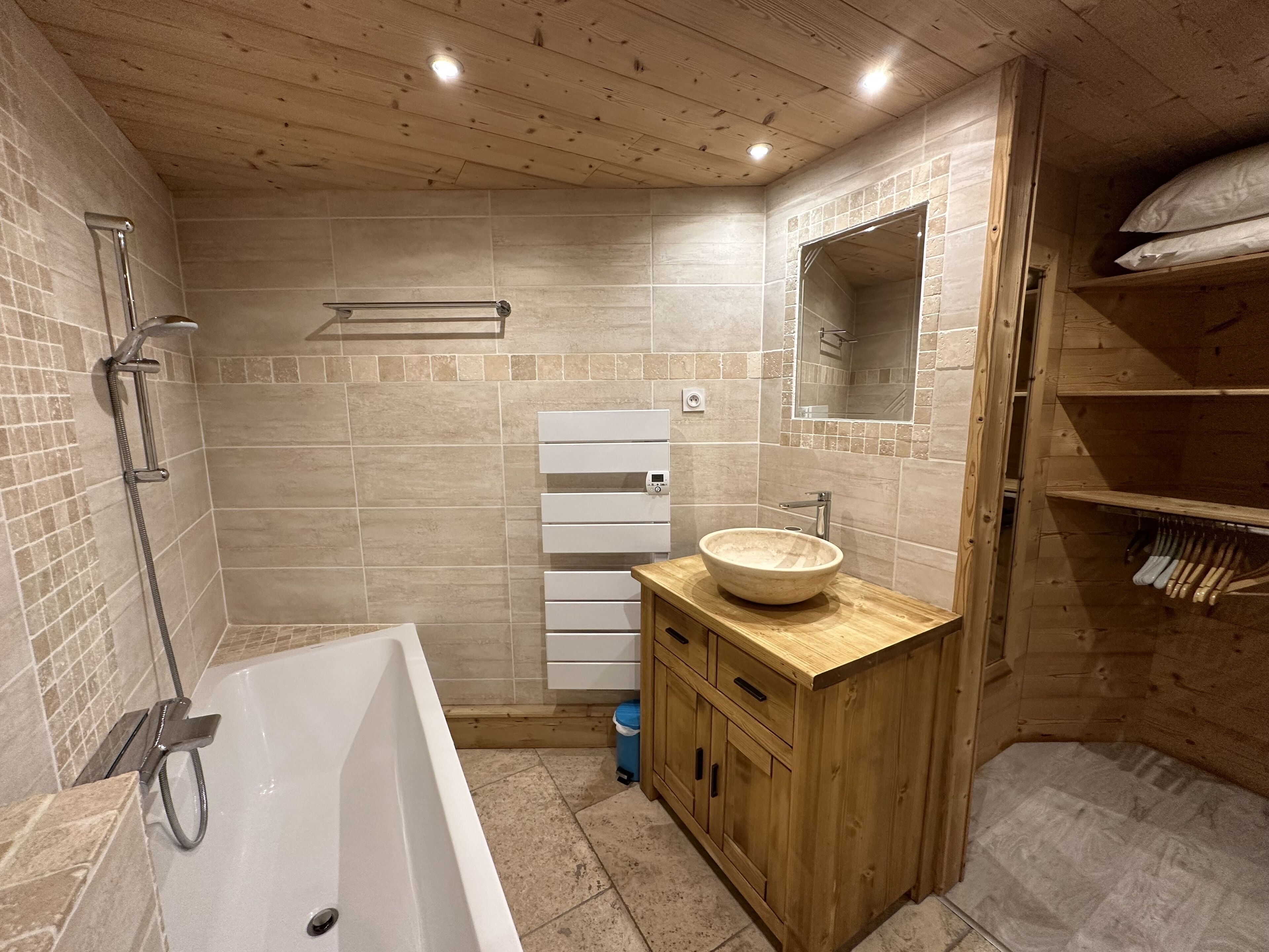 Combined shower/bathtub, hair dryer