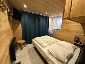 6 Schlafzimmer, Bügeleisen/Bügelbrett, kostenloses WLAN
