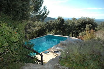 LA PISCINE, AU PETIT MATIN...