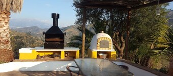 Amazing Private villa and pool, not overlooked, for 10, 4 bedrooms wifi, a/c