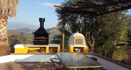 Yksityinen ja hyvin varusteltu huvila 10 hengelle ,, wifi, ilmastointi, bbq, pizzauuni