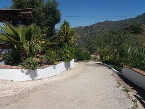 Property grounds - Beautiful private villa and pool,4 bedrooms,3 bathrooms, wifi, pizza oven,views! (Comares)