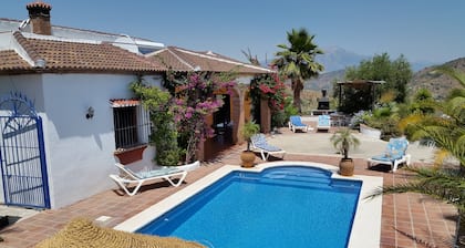 Offer, May break! 99e per night. Private villa, pool, max 10 guests, 4 bedrooms,