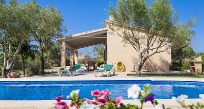 Country house with private pool and panoramic views and accessible