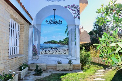 15 min. /car from Sitges – Villa El Ranch – 10-min. walk to  beach. XXL Jacuzzi