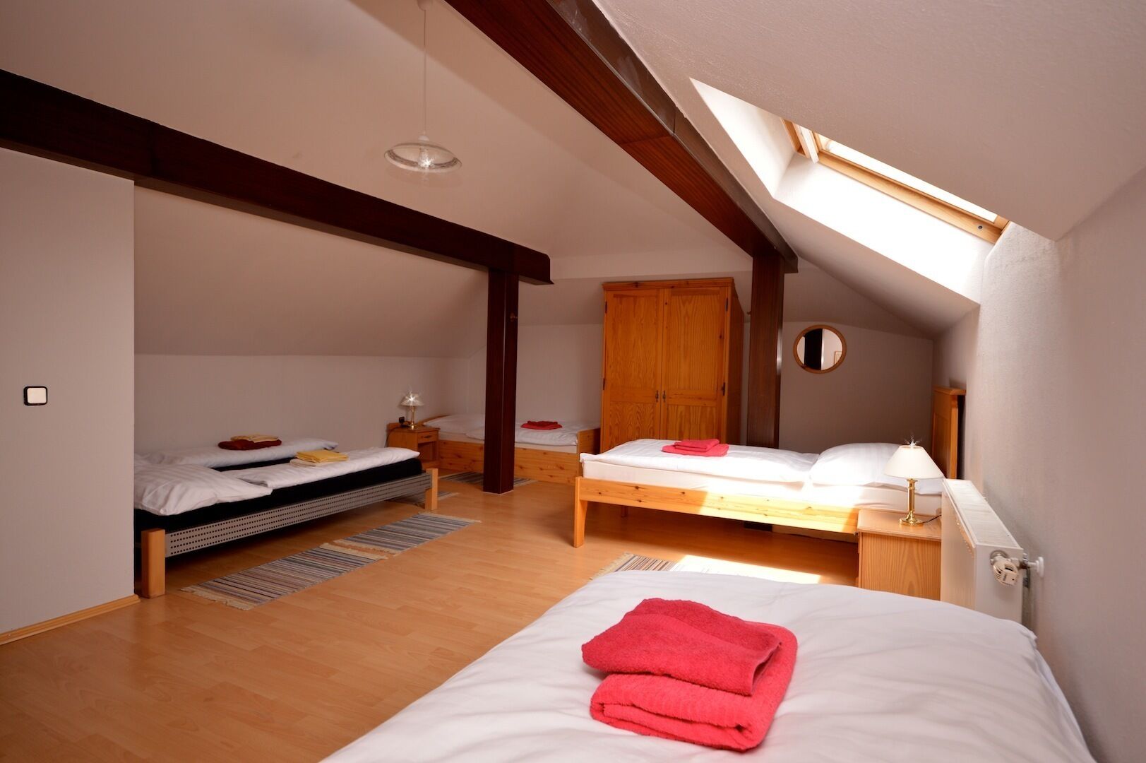 5 bedrooms, iron/ironing board, WiFi, bed sheets