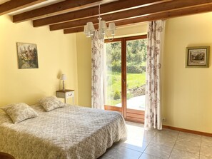 5 Schlafzimmer, Bügeleisen/Bügelbrett, Reisekinderbett, kostenloses WLAN