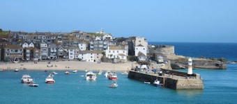 Harbour View Apartment has stunning views of St Ives harbour and beaches.
