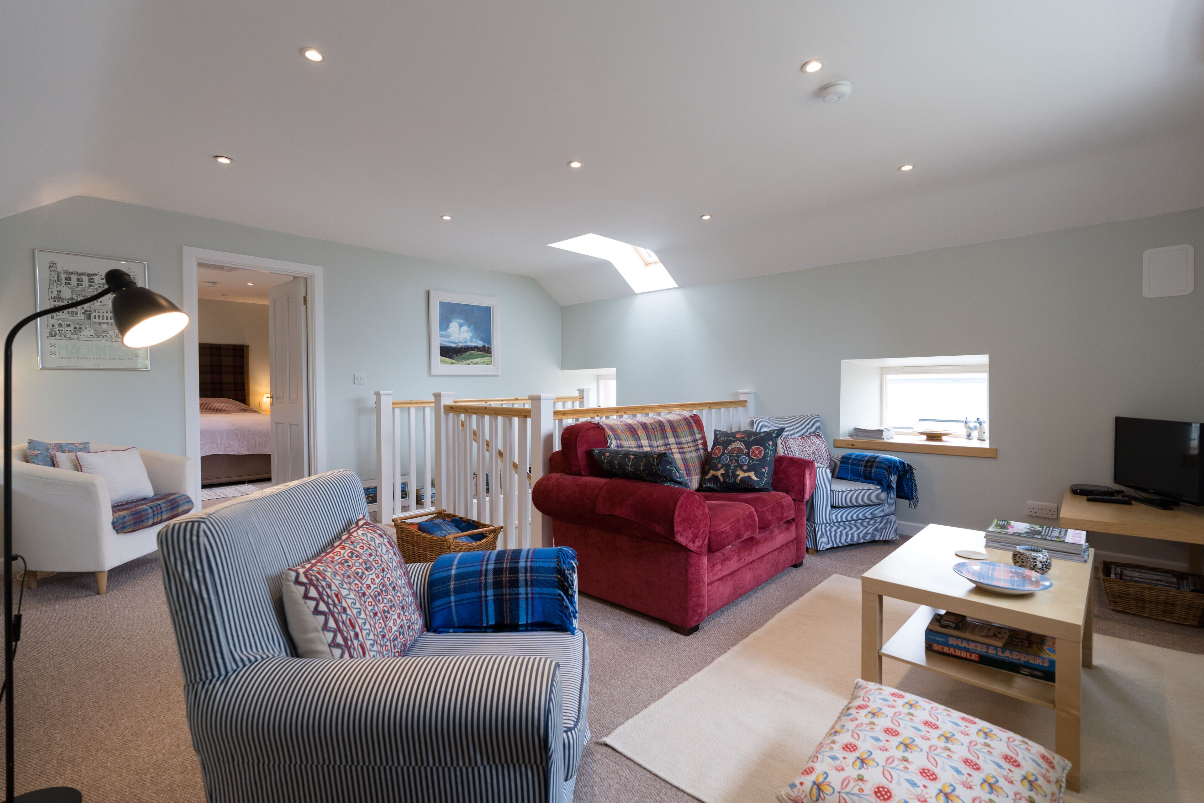 Vorlich Cottage - peaceful relaxing cottage for 4 beside stunning Loch Lomond