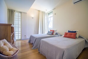 6 slaapkamers, een kluis op de kamer, een strijkplank/strijkijzer