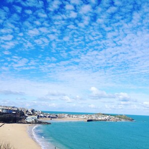 Beach nearby - Number Six  - in the heart of St Ives - with parking (St Ives)