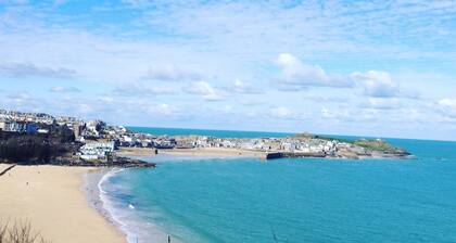 Number Six - in the heart of St Ives - with parking