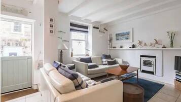 Smart TV, fireplace, music library