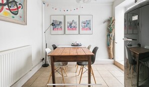 Dining - Number Six  - in the heart of St Ives - with parking (St Ives)