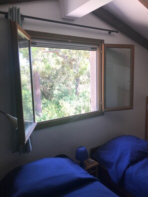 3 bedrooms, travel crib, free WiFi, bed sheets