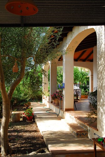 CAN MOYA. TYPICAL MAJORCAN HOUSE, QUIET, FAMILIAR AND COZY. 