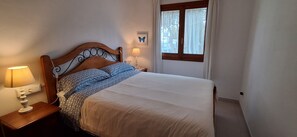 2 bedrooms, iron/ironing board, travel crib, free WiFi - CAN MOYA. TYPICAL MAJORCAN HOUSE, QUIET, FAMILIAR AND COZY.  (Sa Ràpita)