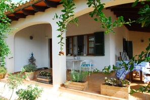 Exterior - CAN MOYA. TYPICAL MAJORCAN HOUSE, QUIET, FAMILIAR AND COZY.  (Sa Ràpita)