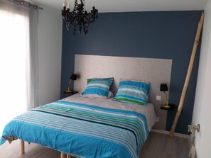 2 chambres, fer et planche à repasser, lit parapluie, Wi-Fi gratuit